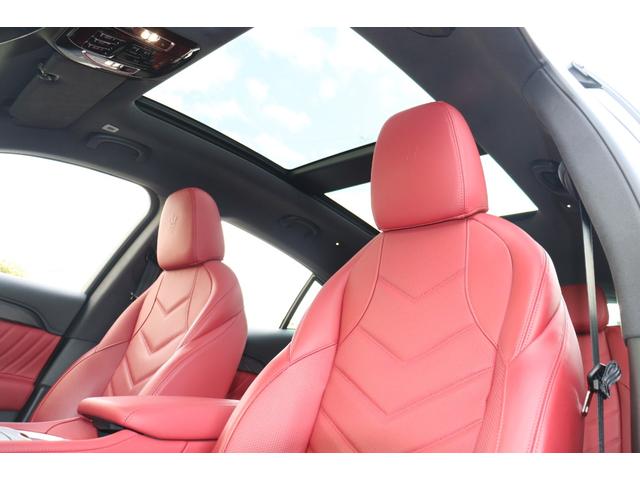 グレカーレ ＧＴ　インテルニ・ロッシ　クライメート　スポーツデザインパッケージ　ラディカウッドトリム　アンビエントライト　３ゾーンＡ／Ｃ　パノラマガラスサンルーフ　　レッド・キャリパー　２１ＡＷ（クリオ）（23枚目）