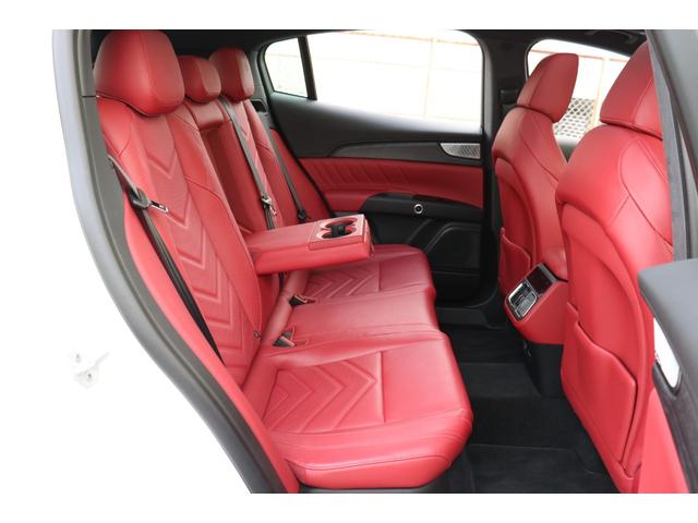 グレカーレ ＧＴ　インテルニ・ロッシ　クライメート　スポーツデザインパッケージ　ラディカウッドトリム　アンビエントライト　３ゾーンＡ／Ｃ　パノラマガラスサンルーフ　　レッド・キャリパー　２１ＡＷ（クリオ）（25枚目）