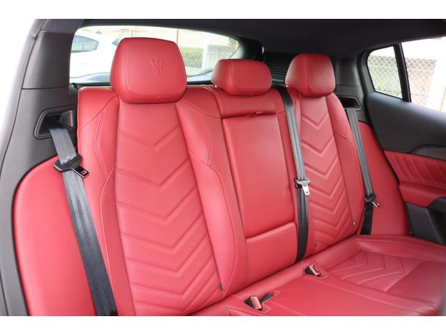 グレカーレ ＧＴ　インテルニ・ロッシ　クライメート　スポーツデザインパッケージ　ラディカウッドトリム　アンビエントライト　３ゾーンＡ／Ｃ　パノラマガラスサンルーフ　　レッド・キャリパー　２１ＡＷ（クリオ）（26枚目）