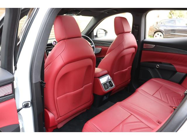 グレカーレ ＧＴ　インテルニ・ロッシ　クライメート　スポーツデザインパッケージ　ラディカウッドトリム　アンビエントライト　３ゾーンＡ／Ｃ　パノラマガラスサンルーフ　　レッド・キャリパー　２１ＡＷ（クリオ）（27枚目）