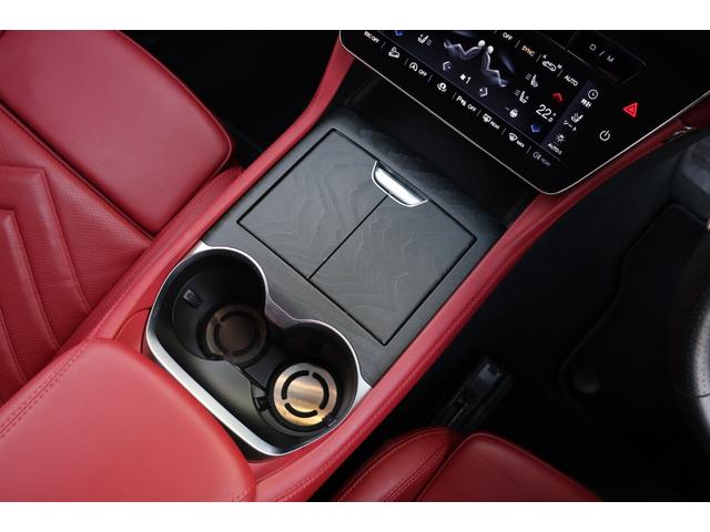 グレカーレ ＧＴ　インテルニ・ロッシ　クライメート　スポーツデザインパッケージ　ラディカウッドトリム　アンビエントライト　３ゾーンＡ／Ｃ　パノラマガラスサンルーフ　　レッド・キャリパー　２１ＡＷ（クリオ）（30枚目）