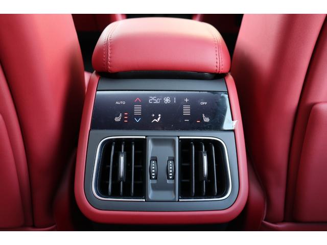 グレカーレ ＧＴ　インテルニ・ロッシ　クライメート　スポーツデザインパッケージ　ラディカウッドトリム　アンビエントライト　３ゾーンＡ／Ｃ　パノラマガラスサンルーフ　　レッド・キャリパー　２１ＡＷ（クリオ）（43枚目）