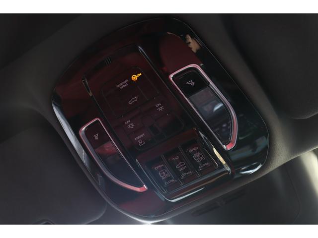 グレカーレ ＧＴ　インテルニ・ロッシ　クライメート　スポーツデザインパッケージ　ラディカウッドトリム　アンビエントライト　３ゾーンＡ／Ｃ　パノラマガラスサンルーフ　　レッド・キャリパー　２１ＡＷ（クリオ）（45枚目）