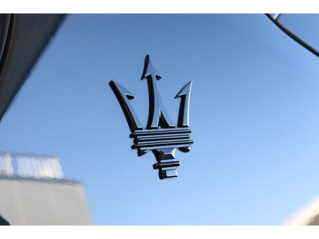 グレカーレ モデナ　クライメートＰＫＧプラス　スポーツプレミアムレザー　ブラックピアノトリム　パノラマガラスサンルーフ　イエローキャリパー・２０ＡＷ（エーテレ）（10枚目）