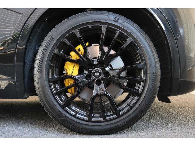 グレカーレ モデナ　クライメートＰＫＧプラス　スポーツプレミアムレザー　ブラックピアノトリム　パノラマガラスサンルーフ　イエローキャリパー・２０ＡＷ（エーテレ）（11枚目）