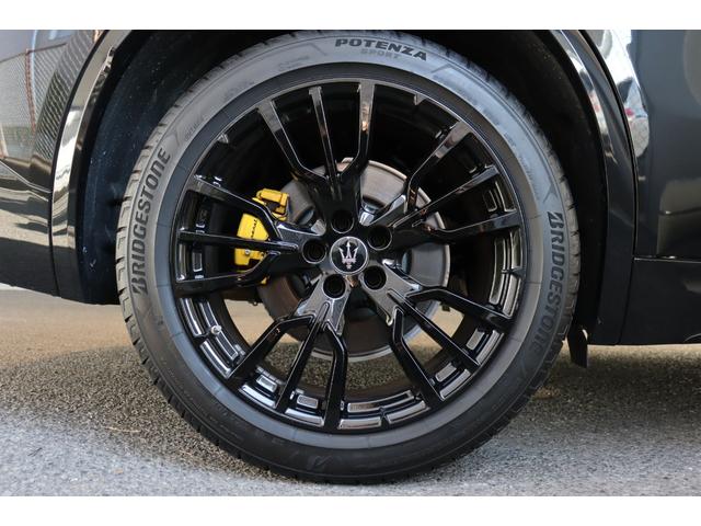 グレカーレ モデナ　クライメートＰＫＧプラス　スポーツプレミアムレザー　ブラックピアノトリム　パノラマガラスサンルーフ　イエローキャリパー・２０ＡＷ（エーテレ）（12枚目）