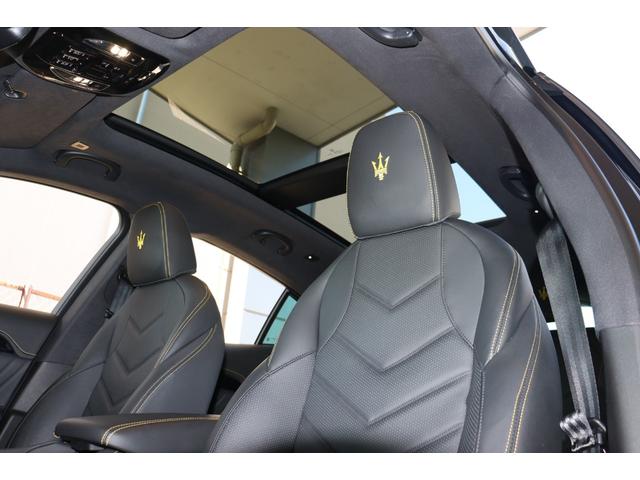 グレカーレ モデナ　クライメートＰＫＧプラス　スポーツプレミアムレザー　ブラックピアノトリム　パノラマガラスサンルーフ　イエローキャリパー・２０ＡＷ（エーテレ）（22枚目）