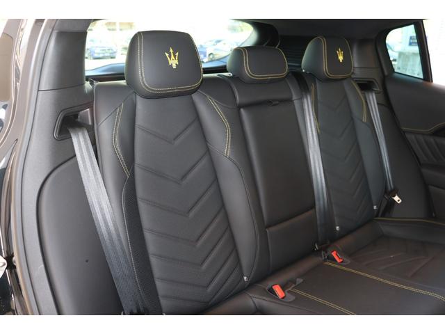 グレカーレ モデナ　クライメートＰＫＧプラス　スポーツプレミアムレザー　ブラックピアノトリム　パノラマガラスサンルーフ　イエローキャリパー・２０ＡＷ（エーテレ）（25枚目）