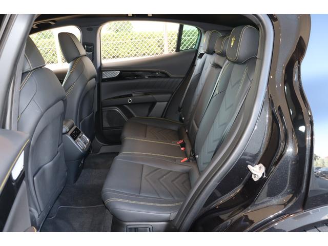 グレカーレ モデナ　クライメートＰＫＧプラス　スポーツプレミアムレザー　ブラックピアノトリム　パノラマガラスサンルーフ　イエローキャリパー・２０ＡＷ（エーテレ）（27枚目）