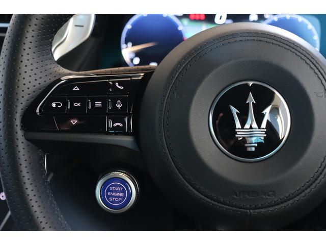 グレカーレ モデナ　クライメートＰＫＧプラス　スポーツプレミアムレザー　ブラックピアノトリム　パノラマガラスサンルーフ　イエローキャリパー・２０ＡＷ（エーテレ）（40枚目）