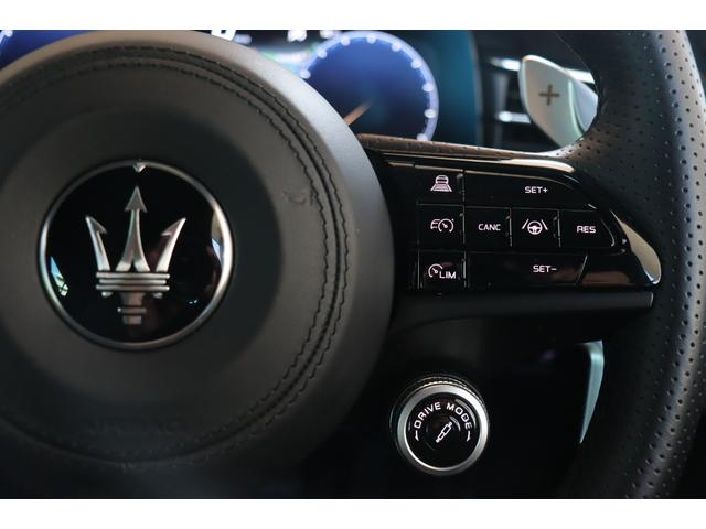 グレカーレ モデナ　クライメートＰＫＧプラス　スポーツプレミアムレザー　ブラックピアノトリム　パノラマガラスサンルーフ　イエローキャリパー・２０ＡＷ（エーテレ）（41枚目）