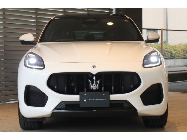 グレカーレ モデナ　ドライバーアシスタンスＰＫＧ　Ｌ１．２　クライメートＰＫＧプラススポーツプレミアムレザー　ブラックピアノトリム　プレミアムサウンドシステム　パノラマＳＲ　イエローキャリパー　２０ＡＷ（エーテレ）（5枚目）