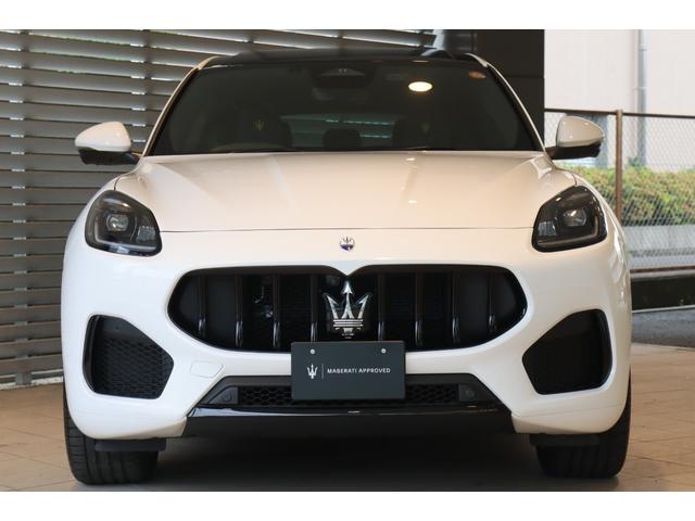 グレカーレ モデナ　ドライバーアシスタンスＰＫＧ　Ｌ１．２　クライメートＰＫＧプラススポーツプレミアムレザー　ブラックピアノトリム　プレミアムサウンドシステム　パノラマＳＲ　イエローキャリパー　２０ＡＷ（エーテレ）（6枚目）