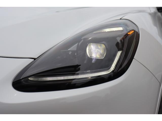 グレカーレ モデナ　ドライバーアシスタンスＰＫＧ　Ｌ１．２　クライメートＰＫＧプラススポーツプレミアムレザー　ブラックピアノトリム　プレミアムサウンドシステム　パノラマＳＲ　イエローキャリパー　２０ＡＷ（エーテレ）（8枚目）