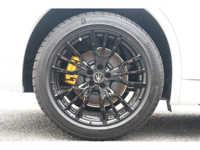 グレカーレ モデナ　ドライバーアシスタンスＰＫＧ　Ｌ１．２　クライメートＰＫＧプラススポーツプレミアムレザー　ブラックピアノトリム　プレミアムサウンドシステム　パノラマＳＲ　イエローキャリパー　２０ＡＷ（エーテレ）（12枚目）