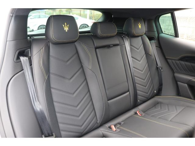 グレカーレ モデナ　ドライバーアシスタンスＰＫＧ　Ｌ１．２　クライメートＰＫＧプラススポーツプレミアムレザー　ブラックピアノトリム　プレミアムサウンドシステム　パノラマＳＲ　イエローキャリパー　２０ＡＷ（エーテレ）（25枚目）