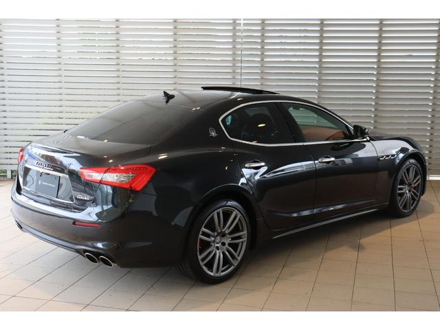 ギブリ ベースグレード　フルナチュラルレザー（ロッソ）　ヘッドレスト・トライデントステッチ　ラディカウッドトリム　ガラスサンルーフ　ＬＥＤヘッドライト　レッド・キャリパー　２０ＡＷ（ウラーノ）（3枚目）