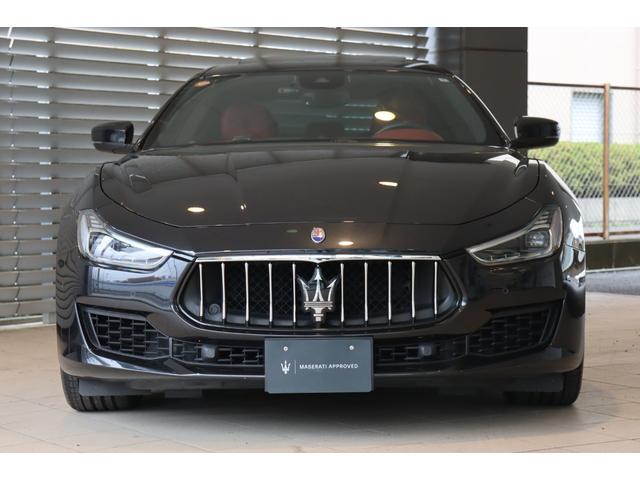 ギブリ ベースグレード　フルナチュラルレザー（ロッソ）　ヘッドレスト・トライデントステッチ　ラディカウッドトリム　ガラスサンルーフ　ＬＥＤヘッドライト　レッド・キャリパー　２０ＡＷ（ウラーノ）（6枚目）