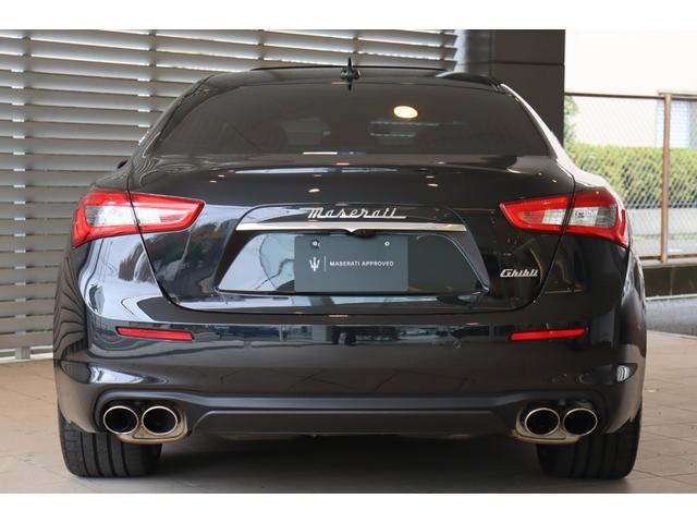 ギブリ ベースグレード　フルナチュラルレザー（ロッソ）　ヘッドレスト・トライデントステッチ　ラディカウッドトリム　ガラスサンルーフ　ＬＥＤヘッドライト　レッド・キャリパー　２０ＡＷ（ウラーノ）（7枚目）