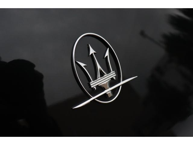 ギブリ ベースグレード　フルナチュラルレザー（ロッソ）　ヘッドレスト・トライデントステッチ　ラディカウッドトリム　ガラスサンルーフ　ＬＥＤヘッドライト　レッド・キャリパー　２０ＡＷ（ウラーノ）（9枚目）