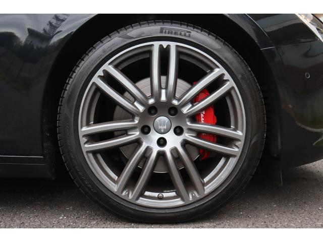 ギブリ ベースグレード　フルナチュラルレザー（ロッソ）　ヘッドレスト・トライデントステッチ　ラディカウッドトリム　ガラスサンルーフ　ＬＥＤヘッドライト　レッド・キャリパー　２０ＡＷ（ウラーノ）（10枚目）