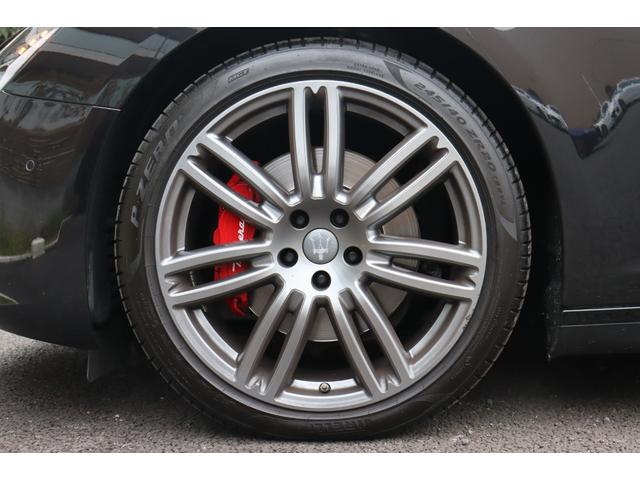 ギブリ ベースグレード　フルナチュラルレザー（ロッソ）　ヘッドレスト・トライデントステッチ　ラディカウッドトリム　ガラスサンルーフ　ＬＥＤヘッドライト　レッド・キャリパー　２０ＡＷ（ウラーノ）（12枚目）