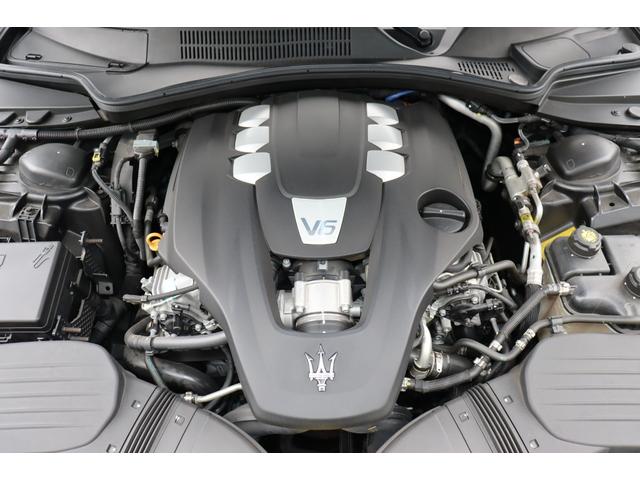 ギブリ ベースグレード　フルナチュラルレザー（ロッソ）　ヘッドレスト・トライデントステッチ　ラディカウッドトリム　ガラスサンルーフ　ＬＥＤヘッドライト　レッド・キャリパー　２０ＡＷ（ウラーノ）（14枚目）