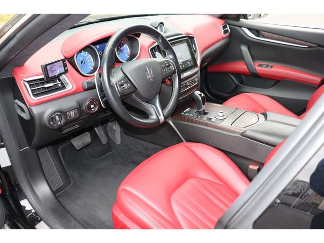 ギブリ ベースグレード　フルナチュラルレザー（ロッソ）　ヘッドレスト・トライデントステッチ　ラディカウッドトリム　ガラスサンルーフ　ＬＥＤヘッドライト　レッド・キャリパー　２０ＡＷ（ウラーノ）（16枚目）