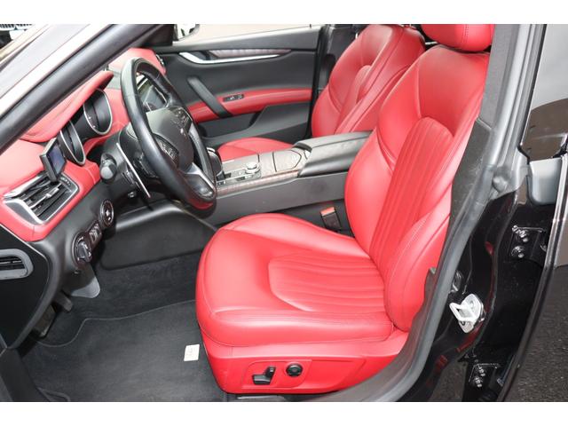 ギブリ ベースグレード　フルナチュラルレザー（ロッソ）　ヘッドレスト・トライデントステッチ　ラディカウッドトリム　ガラスサンルーフ　ＬＥＤヘッドライト　レッド・キャリパー　２０ＡＷ（ウラーノ）（17枚目）