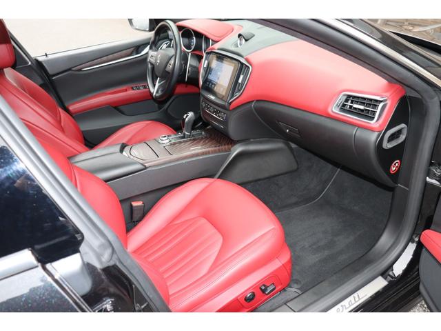 ギブリ ベースグレード　フルナチュラルレザー（ロッソ）　ヘッドレスト・トライデントステッチ　ラディカウッドトリム　ガラスサンルーフ　ＬＥＤヘッドライト　レッド・キャリパー　２０ＡＷ（ウラーノ）（18枚目）