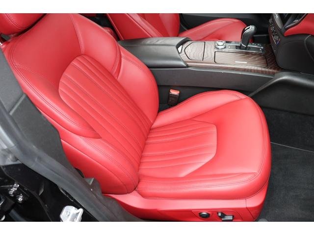 ギブリ ベースグレード　フルナチュラルレザー（ロッソ）　ヘッドレスト・トライデントステッチ　ラディカウッドトリム　ガラスサンルーフ　ＬＥＤヘッドライト　レッド・キャリパー　２０ＡＷ（ウラーノ）（20枚目）