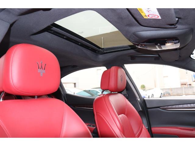 ギブリ ベースグレード　フルナチュラルレザー（ロッソ）　ヘッドレスト・トライデントステッチ　ラディカウッドトリム　ガラスサンルーフ　ＬＥＤヘッドライト　レッド・キャリパー　２０ＡＷ（ウラーノ）（21枚目）