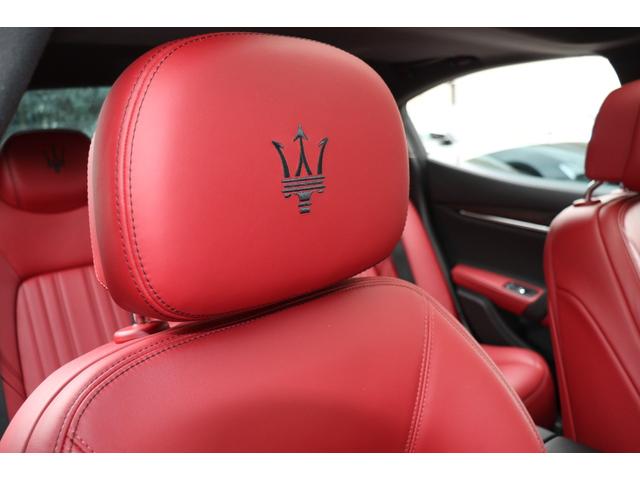 ギブリ ベースグレード　フルナチュラルレザー（ロッソ）　ヘッドレスト・トライデントステッチ　ラディカウッドトリム　ガラスサンルーフ　ＬＥＤヘッドライト　レッド・キャリパー　２０ＡＷ（ウラーノ）（22枚目）