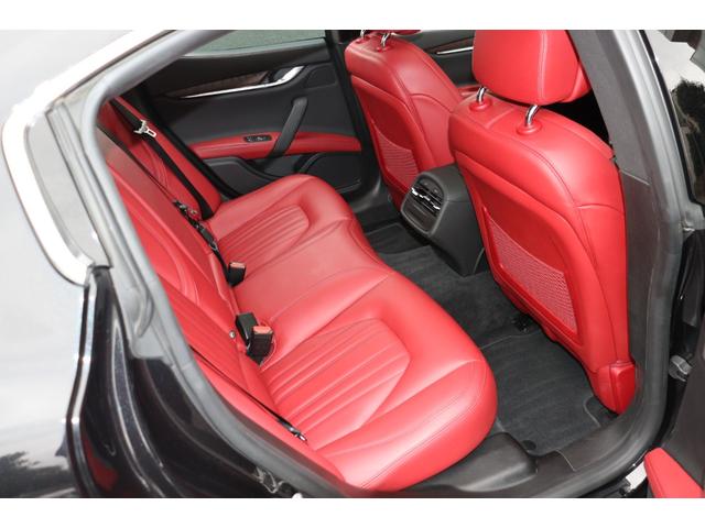 ギブリ ベースグレード　フルナチュラルレザー（ロッソ）　ヘッドレスト・トライデントステッチ　ラディカウッドトリム　ガラスサンルーフ　ＬＥＤヘッドライト　レッド・キャリパー　２０ＡＷ（ウラーノ）（23枚目）