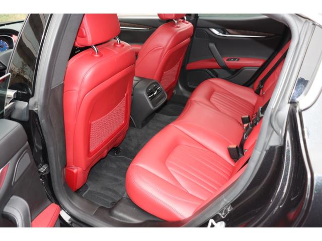 ギブリ ベースグレード　フルナチュラルレザー（ロッソ）　ヘッドレスト・トライデントステッチ　ラディカウッドトリム　ガラスサンルーフ　ＬＥＤヘッドライト　レッド・キャリパー　２０ＡＷ（ウラーノ）（25枚目）