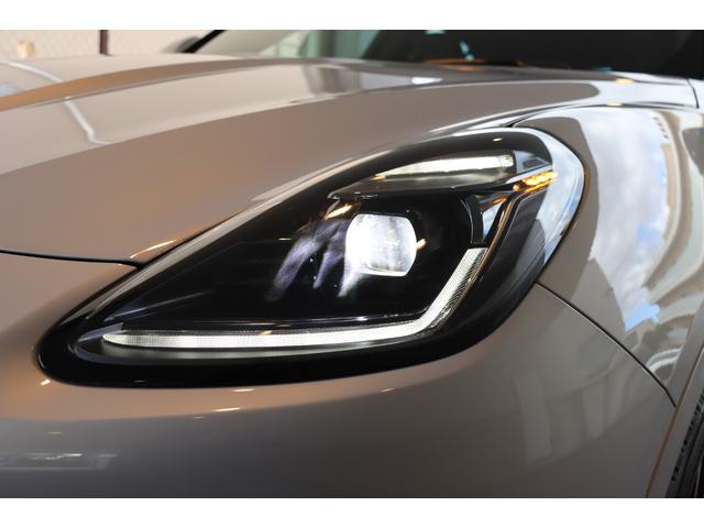 グレカーレ GT ワンオーナー クライメートPKGプラス プレミアムレザーインテリア(ネロ) アンビエントライト 3ゾーンA/C ブラックピアノトリム パノラマガラスサンルーフ レッド・キャリパー 20AW(エーテレ)(8枚目)