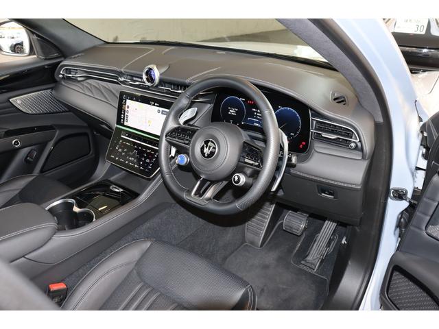 グレカーレ GT ワンオーナー クライメートPKGプラス プレミアムレザーインテリア(ネロ) アンビエントライト 3ゾーンA/C ブラックピアノトリム パノラマガラスサンルーフ レッド・キャリパー 20AW(エーテレ)(17枚目)