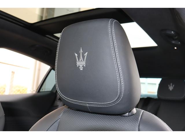 グレカーレ GT ワンオーナー クライメートPKGプラス プレミアムレザーインテリア(ネロ) アンビエントライト 3ゾーンA/C ブラックピアノトリム パノラマガラスサンルーフ レッド・キャリパー 20AW(エーテレ)(21枚目)