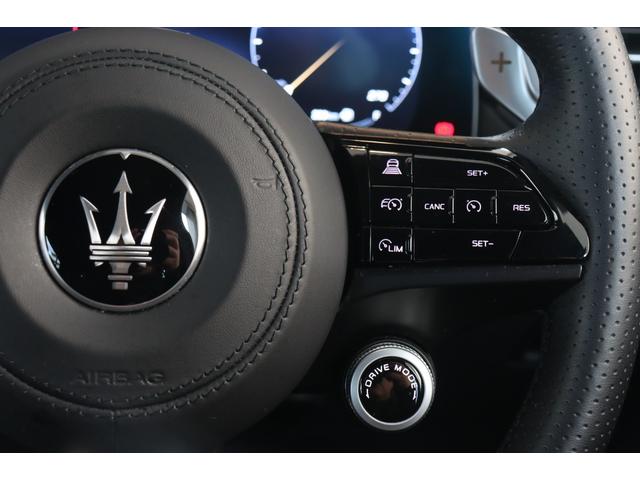 グレカーレ GT ワンオーナー クライメートPKGプラス プレミアムレザーインテリア(ネロ) アンビエントライト 3ゾーンA/C ブラックピアノトリム パノラマガラスサンルーフ レッド・キャリパー 20AW(エーテレ)(40枚目)