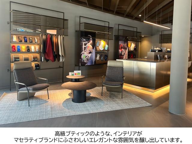 グレカーレ GT ワンオーナー クライメートPKGプラス プレミアムレザーインテリア(ネロ) アンビエントライト 3ゾーンA/C ブラックピアノトリム パノラマガラスサンルーフ レッド・キャリパー 20AW(エーテレ)(51枚目)