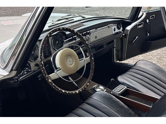 ＳＬ ２５０ＳＬ　正規ディーラー車　左ハンドル　法定整備付　オープン　フロア４ＡＴ　本革シート　ＥＴＣ　エアコン・クーラー（9枚目）