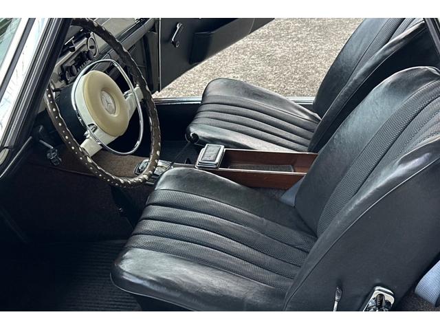 ＳＬ ２５０ＳＬ　正規ディーラー車　左ハンドル　法定整備付　オープン　フロア４ＡＴ　本革シート　ＥＴＣ　エアコン・クーラー（10枚目）