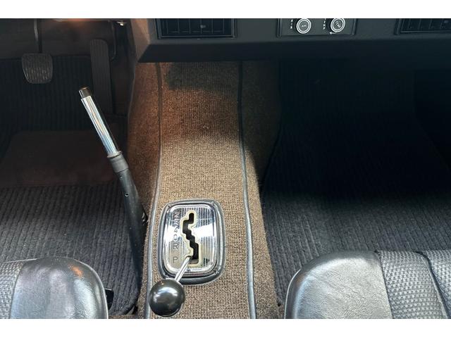 ＳＬ ２５０ＳＬ　正規ディーラー車　左ハンドル　法定整備付　オープン　フロア４ＡＴ　本革シート　ＥＴＣ　エアコン・クーラー（16枚目）