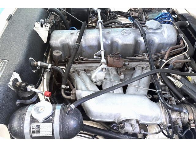 ＳＬ ２５０ＳＬ　正規ディーラー車　左ハンドル　法定整備付　オープン　フロア４ＡＴ　本革シート　ＥＴＣ　エアコン・クーラー（17枚目）