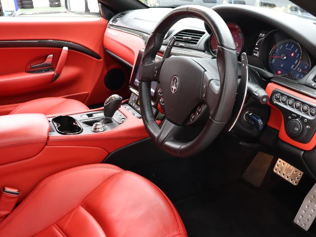 グラントゥーリズモ スポーツ　１オナ　後期　スポーツＰＫＧ　赤革　純正ＳＤナビ　ｈａｒｍａｎ／ｋａｒｄｏｎ　ＢＴ　トライデントステッチ　レッドキャリパー　ＭＣスポーツラインカーボントリム　ＥＴＣ　ＰＴＳ　純正２０ＡＷ　２年保証（7枚目）