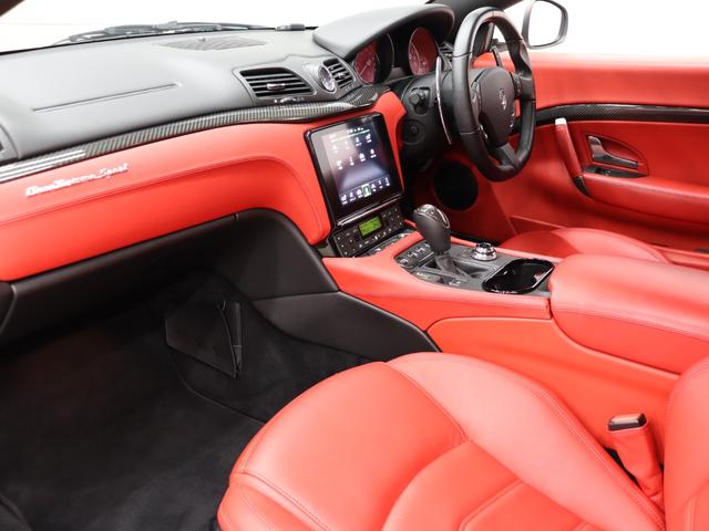 グラントゥーリズモ スポーツ　１オナ　後期　スポーツＰＫＧ　赤革　純正ＳＤナビ　ｈａｒｍａｎ／ｋａｒｄｏｎ　ＢＴ　トライデントステッチ　レッドキャリパー　ＭＣスポーツラインカーボントリム　ＥＴＣ　ＰＴＳ　純正２０ＡＷ　２年保証（19枚目）
