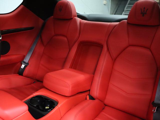 グラントゥーリズモ スポーツ　１オナ　後期　スポーツＰＫＧ　赤革　純正ＳＤナビ　ｈａｒｍａｎ／ｋａｒｄｏｎ　ＢＴ　トライデントステッチ　レッドキャリパー　ＭＣスポーツラインカーボントリム　ＥＴＣ　ＰＴＳ　純正２０ＡＷ　２年保証（22枚目）