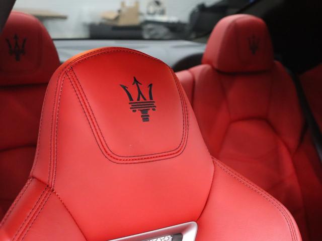 グラントゥーリズモ スポーツ　１オナ　後期　スポーツＰＫＧ　赤革　純正ＳＤナビ　ｈａｒｍａｎ／ｋａｒｄｏｎ　ＢＴ　トライデントステッチ　レッドキャリパー　ＭＣスポーツラインカーボントリム　ＥＴＣ　ＰＴＳ　純正２０ＡＷ　２年保証（25枚目）