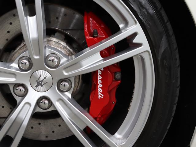 グラントゥーリズモ スポーツ　１オナ　後期　スポーツＰＫＧ　赤革　純正ＳＤナビ　ｈａｒｍａｎ／ｋａｒｄｏｎ　ＢＴ　トライデントステッチ　レッドキャリパー　ＭＣスポーツラインカーボントリム　ＥＴＣ　ＰＴＳ　純正２０ＡＷ　２年保証（53枚目）