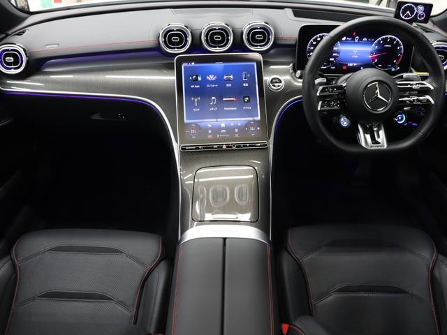 ２０２２年式　Ｃ４３ステーションワゴンが入庫致しました！オパリスホワイトを配色し、ブラックスポーツレザーシートの内装がオシャレな組み合わせとなっております♪